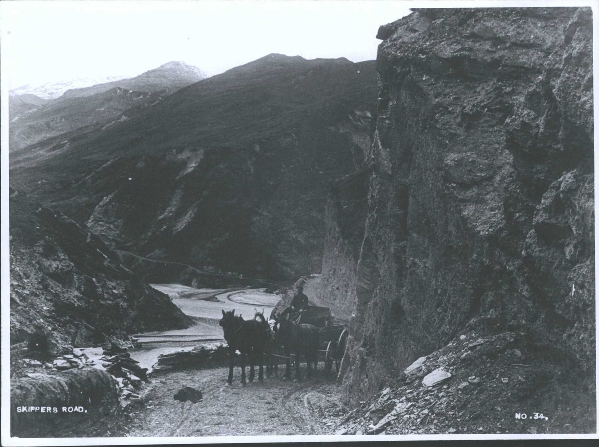 Horse and Cart coming around Devils Elbow
